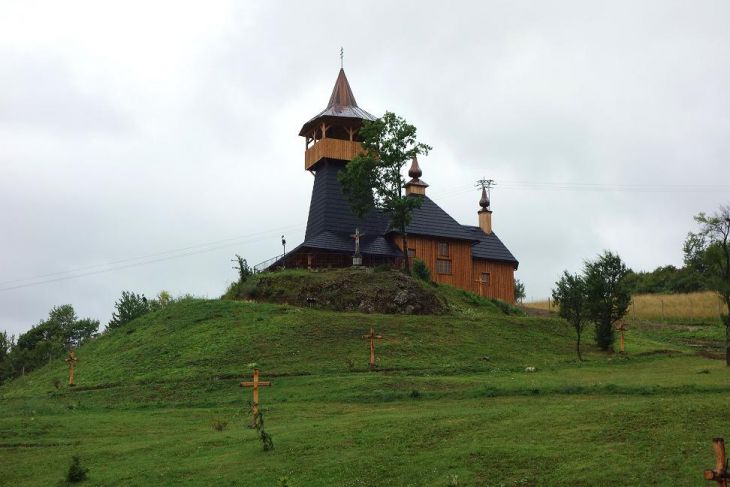 tip-vylet-pes-miniskanzen-drevene-kostolika-lutina