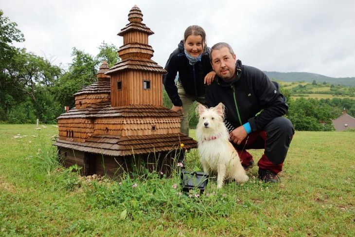 tip-vylet-pes-miniskanzen-drevene-kostolika-lutina